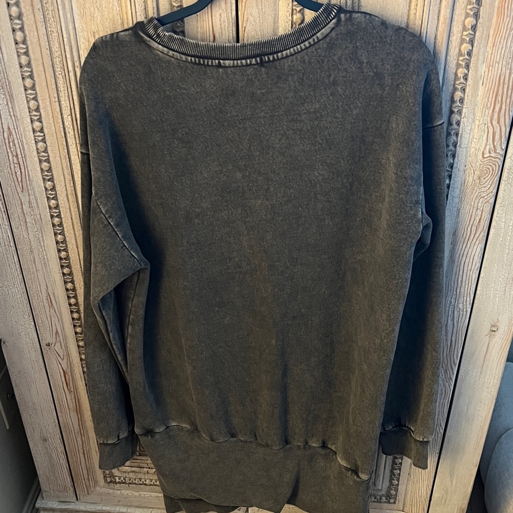 Forever 21 Black Crew Neck Sweater - Picture 4 of 4